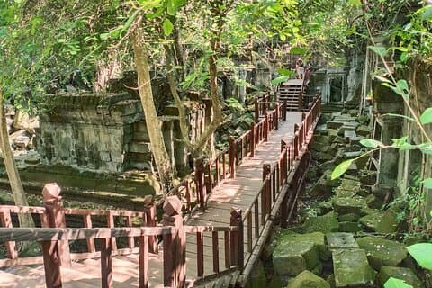 Privat en dags eventyr til Beng Mealea og Kompong Khleang
