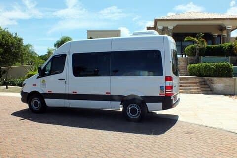Transfert partagé à l'arrivée ou au départ de l'aéroport aux hôtels de Salvador