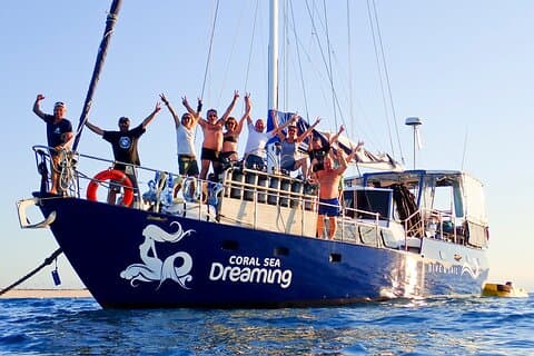 Coral Sea Dreaming, mergulho noturno, mergulho com snorkel e vela