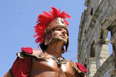 Pula city tour in German