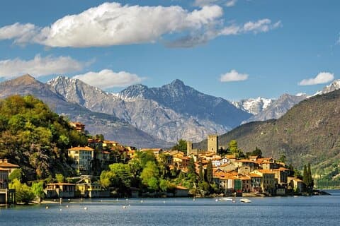 Lake Como Day Trip from Milan by Train: Private & Personalized