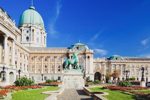Tour privado: distrito del castillo de Budapest y Hungría medieval con experto local