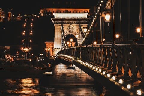 Tour nocturno de Budapest con bebidas, bares de ruinas y discoteca