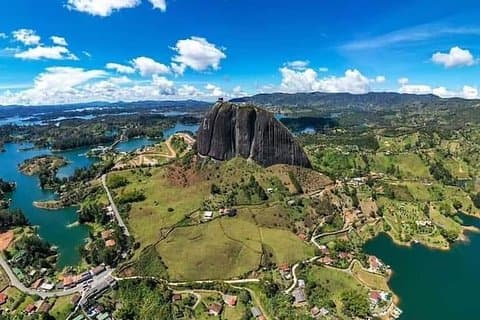 Guatape en El Peñol Rock Tour: privé of gedeeld