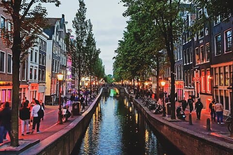 Private Tour: Amsterdamer Rotlichtviertel und Food Tour mit Expertenführer