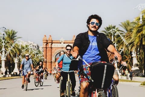 Privé fietstocht door Barcelona, Gaudi's kunst en middeleeuwse wijken met lokale gids