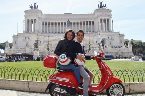 Vespa Primavera 125 cc Rental at Rome 24 ore