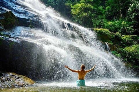 Kuala Lumpur Natureza e Cultura Tour: Cavernas de Batu e Cataratas