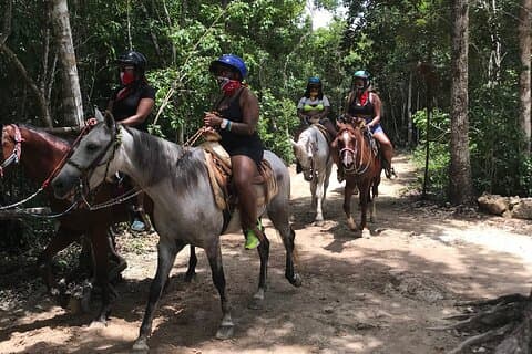 Reiten mit ATV, Seilrutschen und Cenote, Mittagessen und Transfer