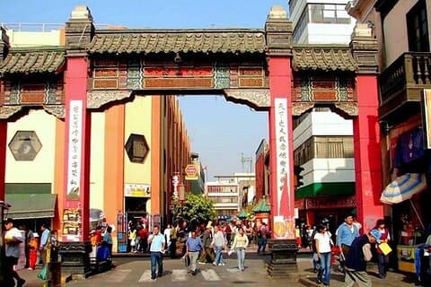 Privé Lima : Saveurs du marché, Chinatown & historique Cordano Bar