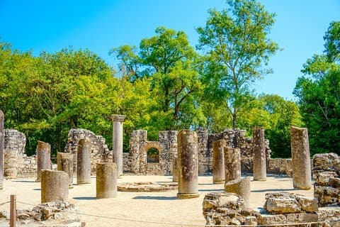 Da Tirana : Tour privato di 4 giorni in Albania UNESCO, Guida privata / Auto