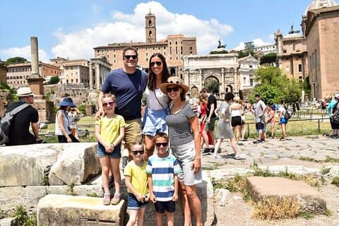 Excursión privada en familia al Coliseo y la Antigua Roma para niños