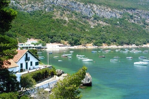 Visita privada: Excursión de un día al Parque Natural de la Arrábida y Sesimbra desde Lisboa
