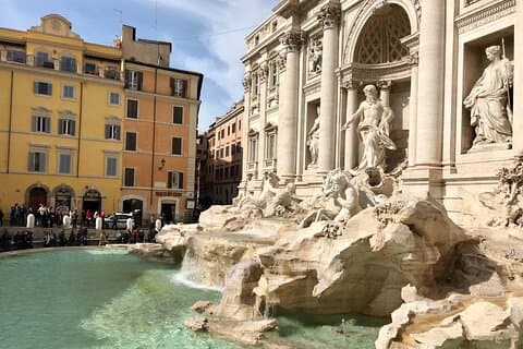 Roma Square and Fountains Walking Tour