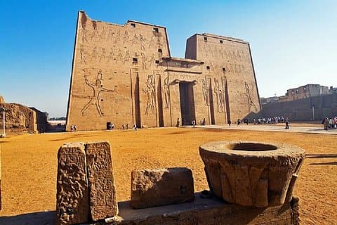 Visita al tempio di Edfu in treno e Luxor West Bank, pranzo e Felucca