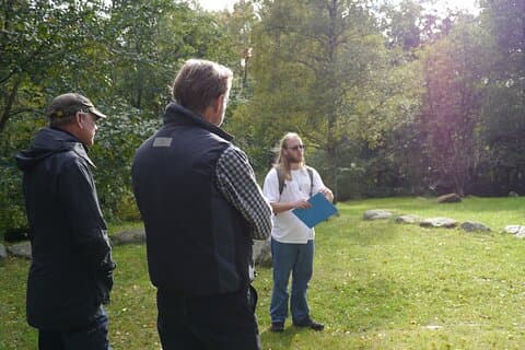 Privat vikingtur ved innsjø + svensk naturskogvandring, 90min