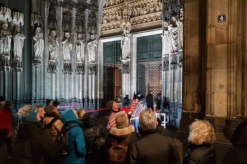 Cologne night tour "Torch tour alternative night watchman"