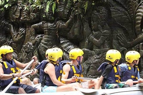 Bali: White Water Rafting com transferências e almoço