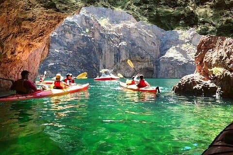 Grand Canyon helikopter tur og River Raft eller Emerald Cave Kajak