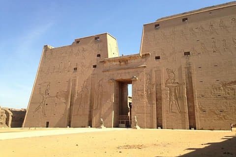 Tagesausflug von Assuan nach Edfu mit dem Zug