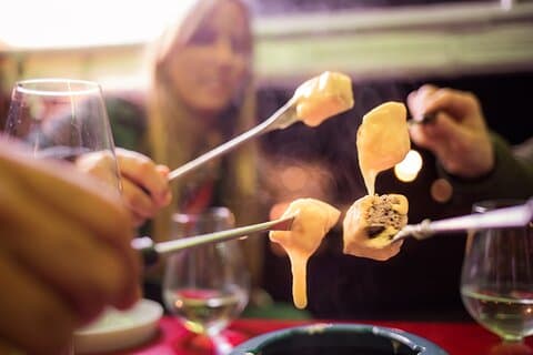Tour Privado de Zurique eTukTuk - com Fondue de Queijo e Vinho