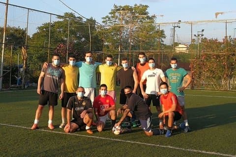 Spill 5 A Side Football med lokalbefolkningen i Athen