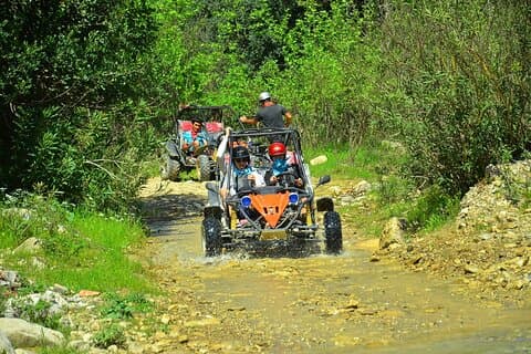 "Side Buggy Safari: excitação e aventura fora de estrada!"