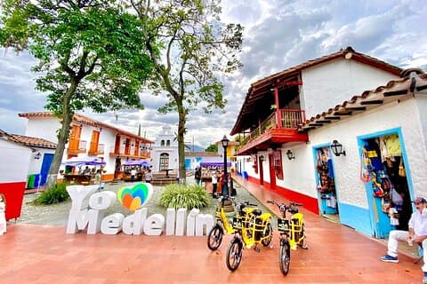 Privat och personlig tidsbaserad rundtur i Medellin