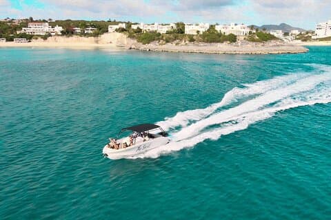 Privat heldags speedbådstur i St. Martin med luksusfrokost