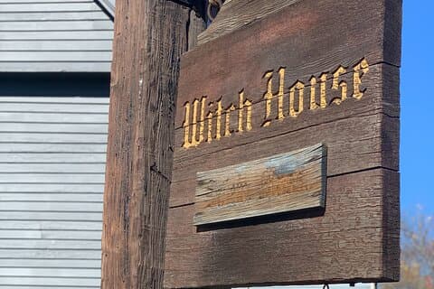 Self-Guided Smartphone Ghost Walking Tour in Salem