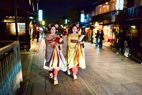 夜の祇園徒歩ツアー