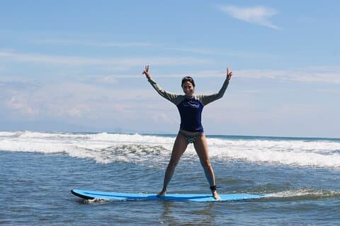 Cinq jours de cours collectifs de surf à Montezuma
