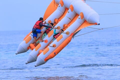 Experiencia con peces voladores en Tanjung Benoa Beach Bali con transporte