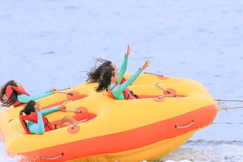 Passeio de barco de donut em Tanjung Benoa Beach Bali com transporte