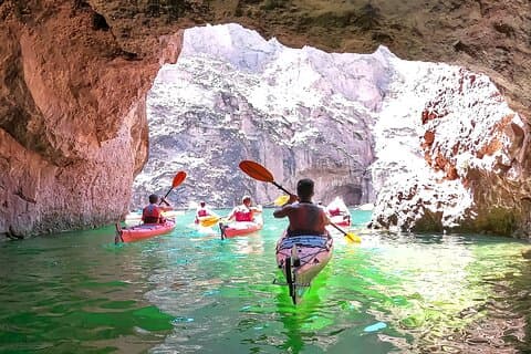 Emerald Cave Kayak opplevelse med valgfri Las Vegas Shuttle