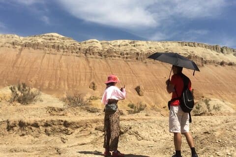 Altyn emel tour de 2 dias. (Duna de canto, AkTau, KattyTau)