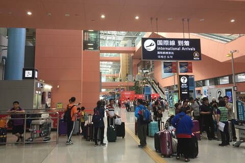 Transferência de trem particular do aeroporto de Kansai