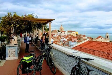 7 collines et 14 points de vue - Visite en vélo électrique de Lisbonne