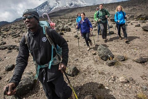 タンザニアのキリマンジャロマチャメルートの8日間の登山