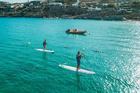 Experiência de stand up paddle boarding em Mykonos