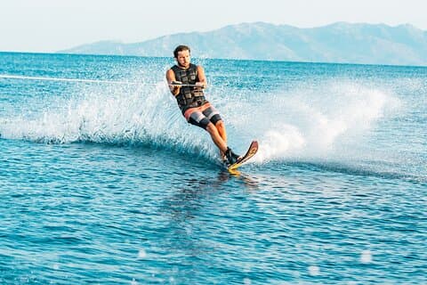 Aventura privada de esquí acuático en Mykonos