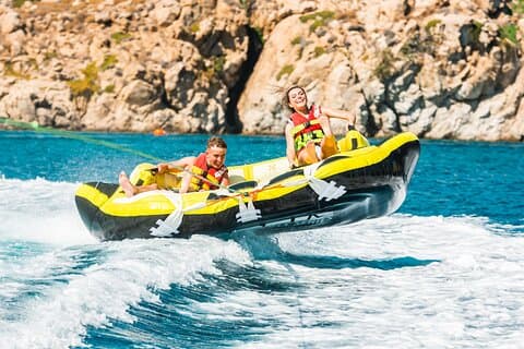 Tubes d'eau à Mykonos avec instructeur et pilote de hors-bord