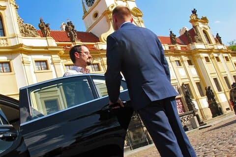 Privévervoer van Praag naar München in een luxe auto