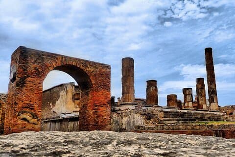 Pompeii: Entrance ticket (art) + audioguide + map
