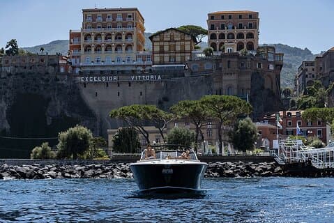 Privat Yacht Transfer till Capri från Sorrento, Neapel eller Positano