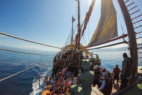 Pirate Ship Premium Dinner Cruise with Show