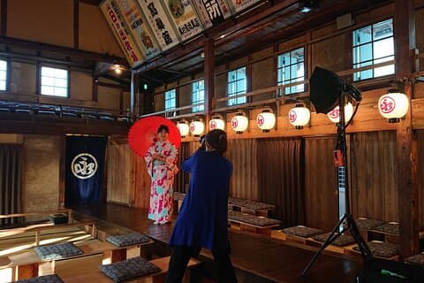 "Izushi Eirakukan" Kimono Photo Session Local Tour & Guide
