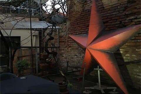 A jornada histórica ao redor de Tirana