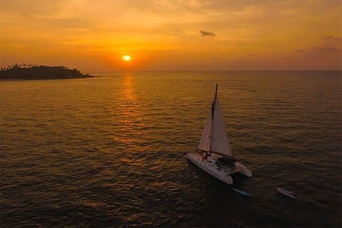 Coral Island og Sunset Trip av Catamaran fra Phuket