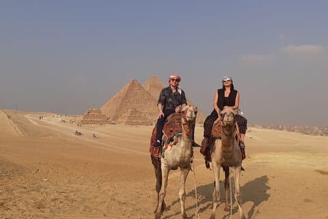 Excursión privada de un día a las pirámides de Guiza y la Felucca egipcia y el Cairo copto